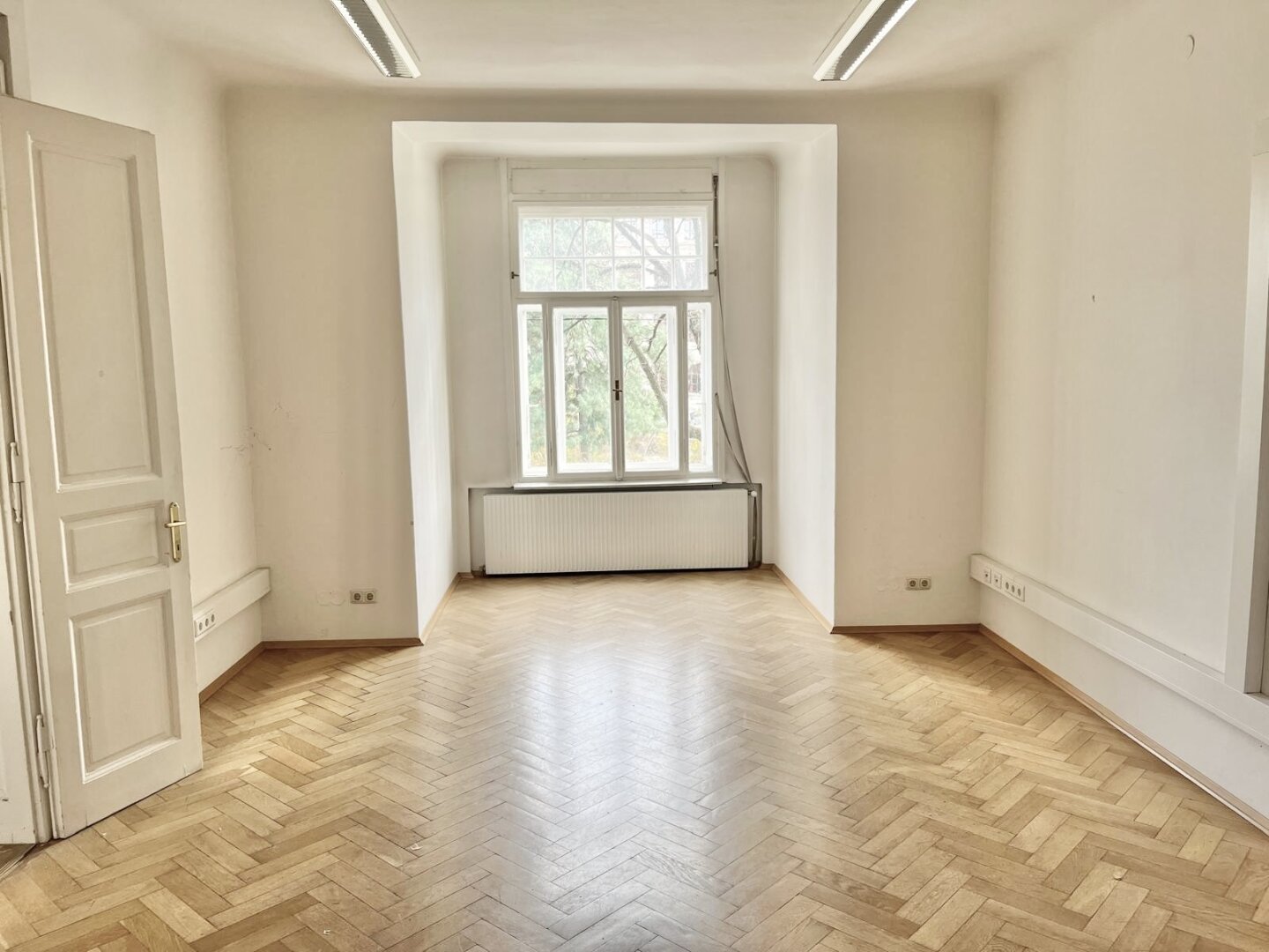 Unbefristetes  Büro/ Praxis mit großzügiger Raumaufteilung und Balkon mit Gartenblick in Citylage 8010 Graz