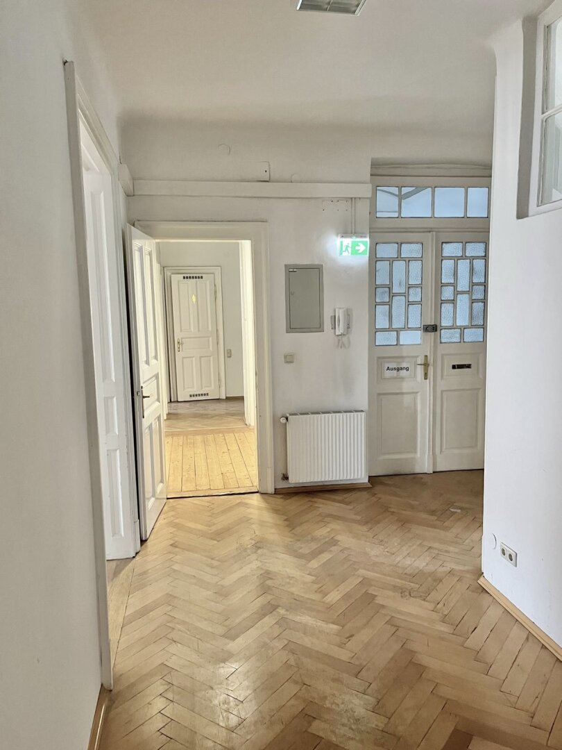 Unbefristetes  Büro/ Praxis mit großzügiger Raumaufteilung und Balkon mit Gartenblick in Citylage 8010 Graz