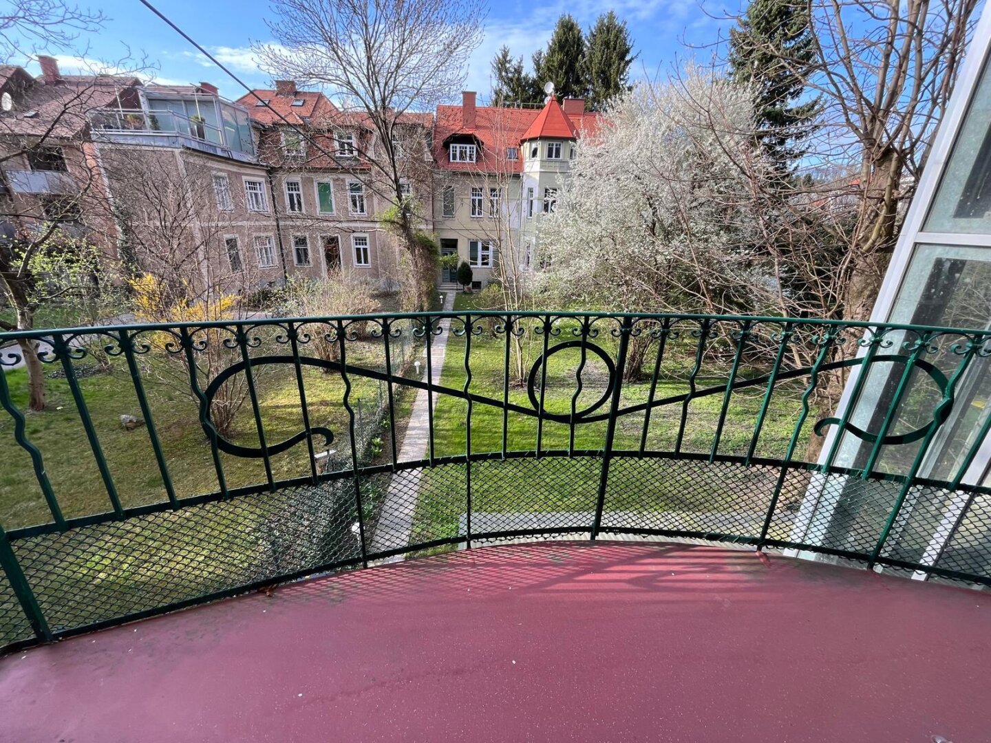 Unbefristetes  Büro/ Praxis mit großzügiger Raumaufteilung und Balkon mit Gartenblick in Citylage 8010 Graz