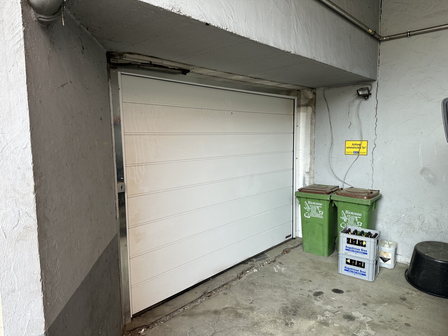 Lager und Garage in zentraler Lage.