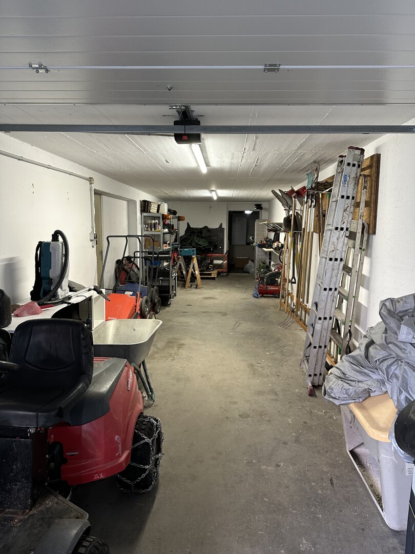 Lager und Garage in zentraler Lage.