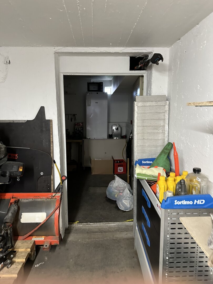 Lager und Garage in zentraler Lage.