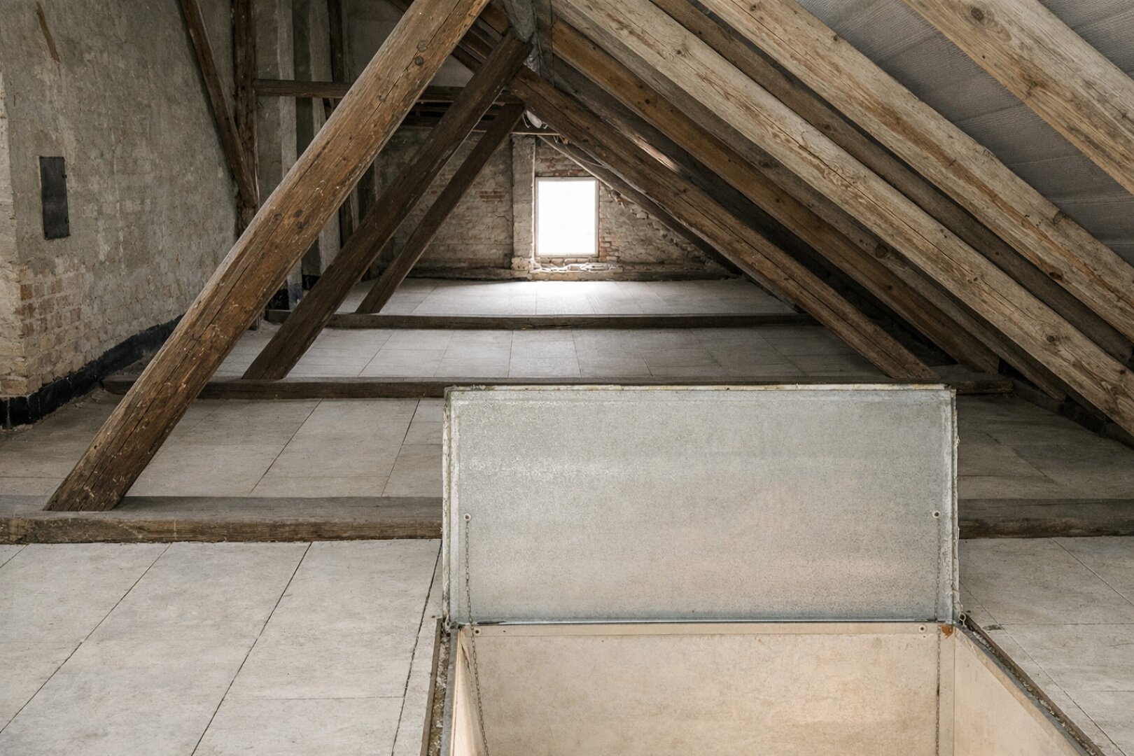 unausgebauter Dachboden