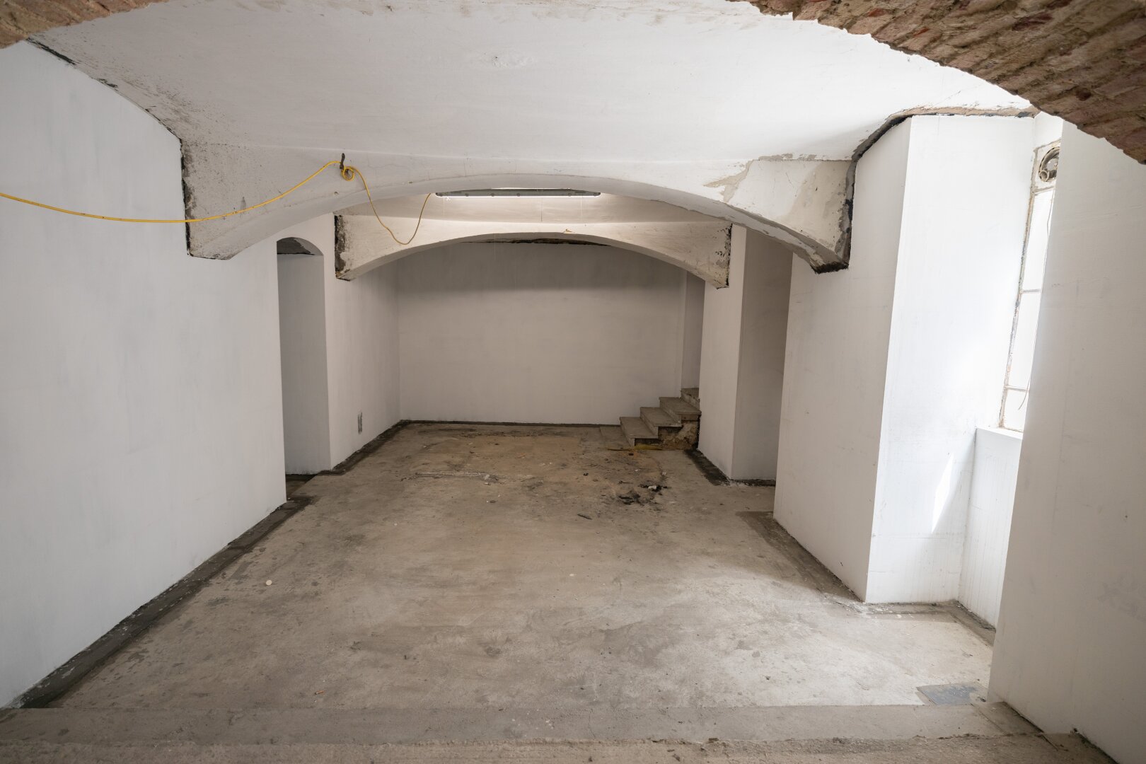 Urbanes Juwel mit Gewölbe-Charme: 208 m² Potenzial nahe Mariahilfer Straße