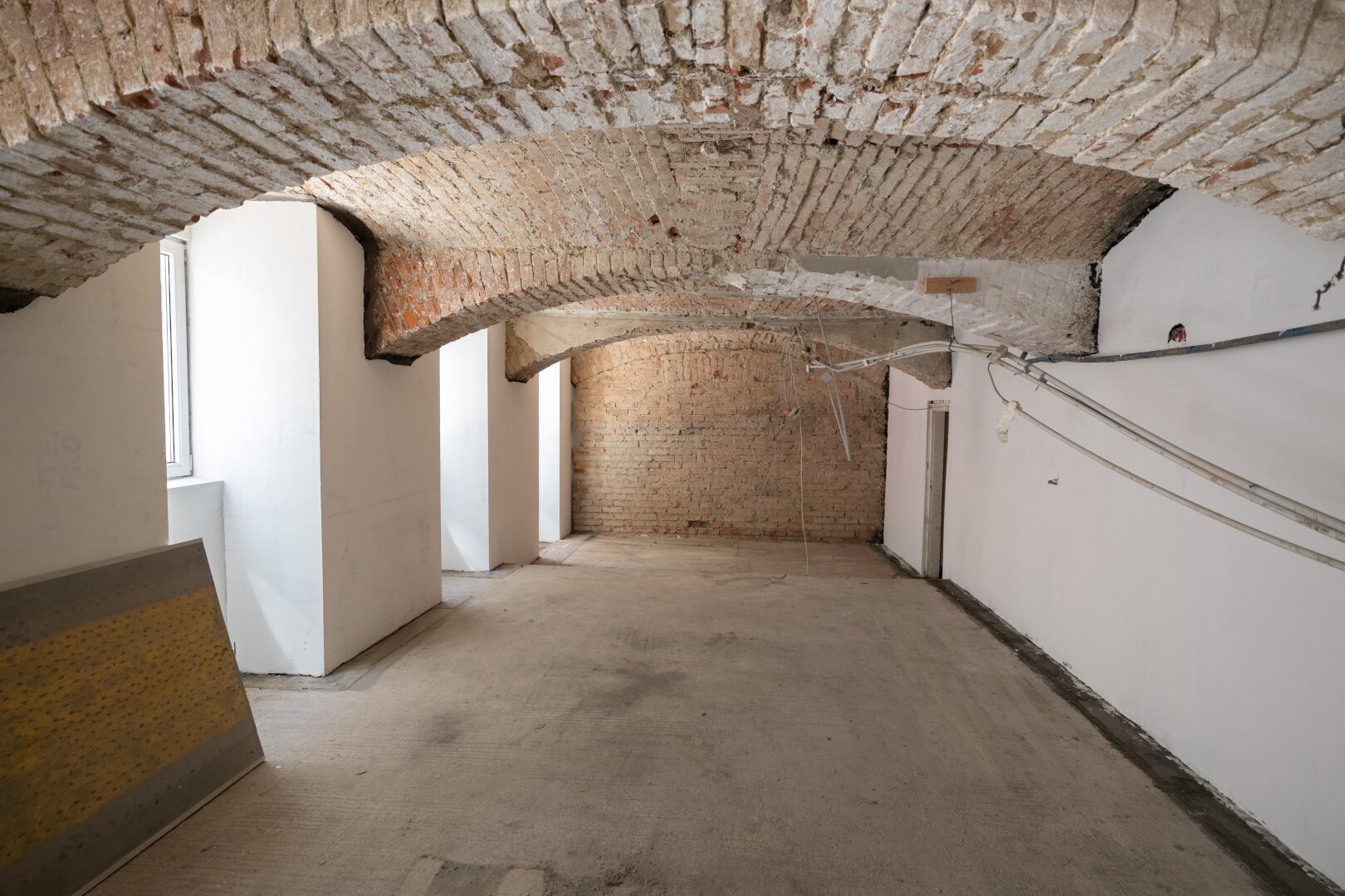 Urbanes Juwel mit Gewölbe-Charme: 208 m² Potenzial nahe Mariahilfer Straße