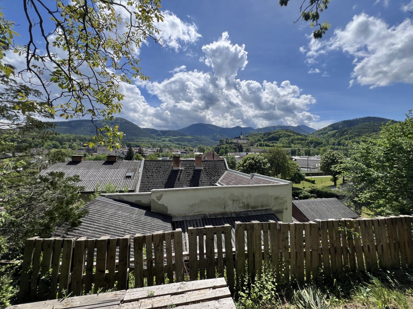 Schlossblick! Charmantes Einfamilienhaus in Gloggnitz am Silbersberg!!