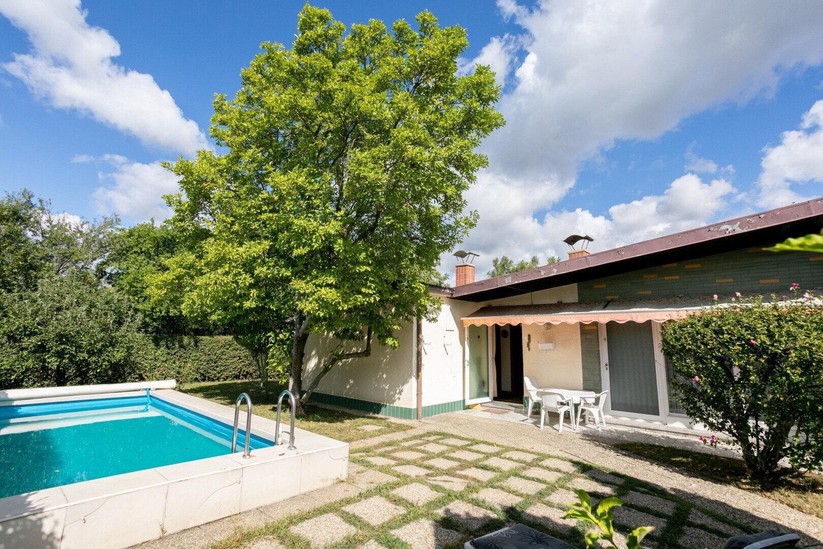 Baugrundstück in Seenähe mit Altbestand !