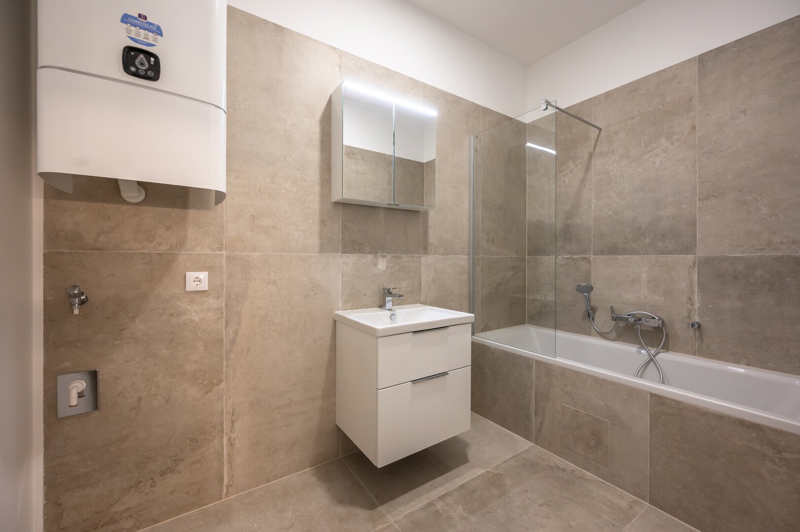 Badezimmer mit Wanne