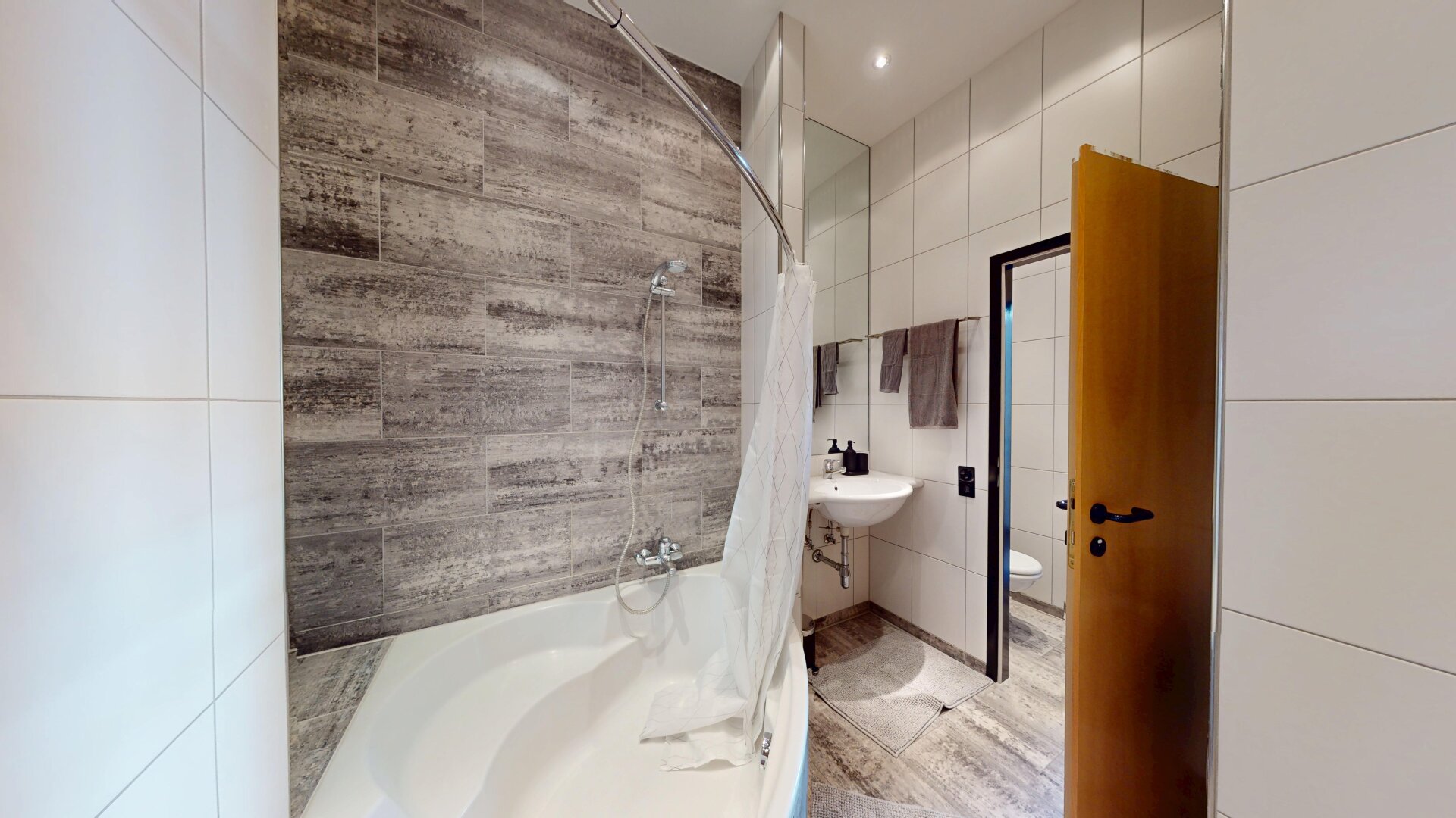 Top aufgeteilte 3 Zimmer Wohnung mit traumhaft sonniger TERRASSE im Innenhof | PROVISIONSFREI