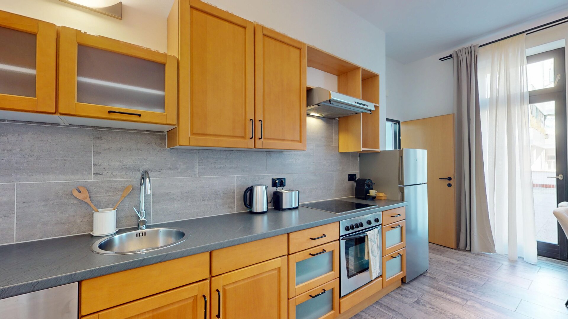 Top aufgeteilte 3 Zimmer Wohnung mit traumhaft sonniger TERRASSE im Innenhof | PROVISIONSFREI