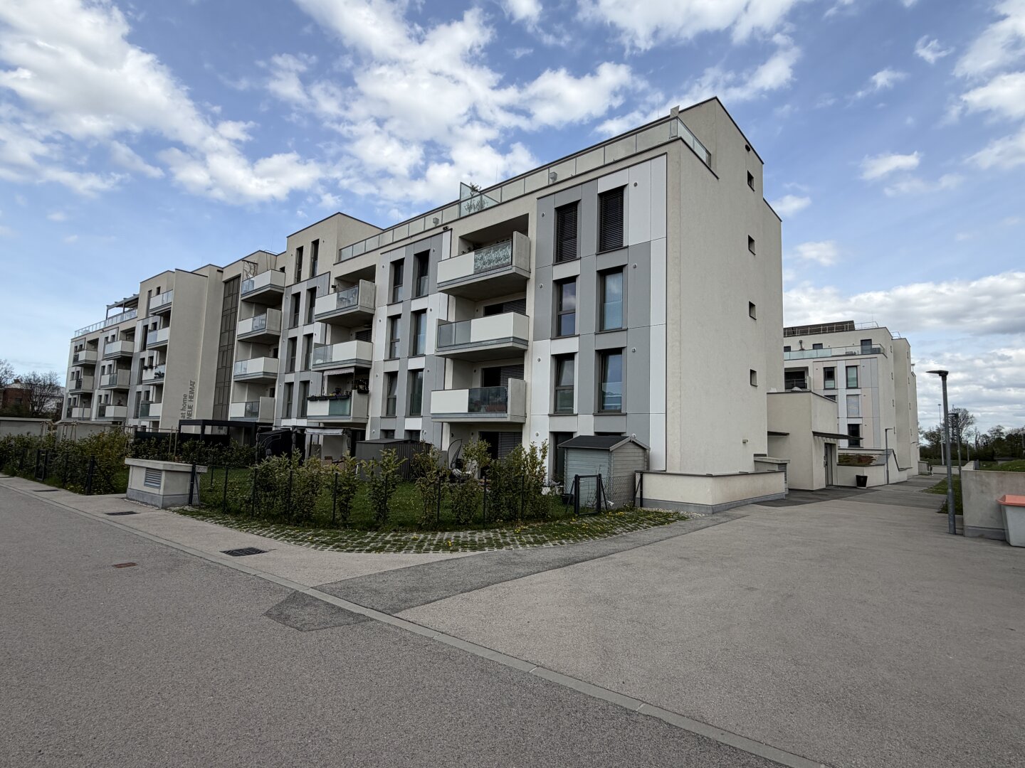 Wohnanlage mit drei Stiegen