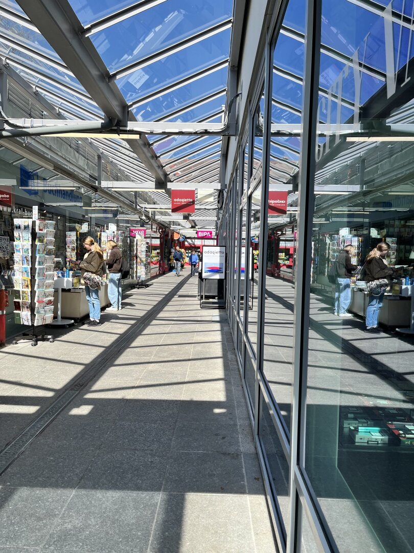 Eingang über Passage