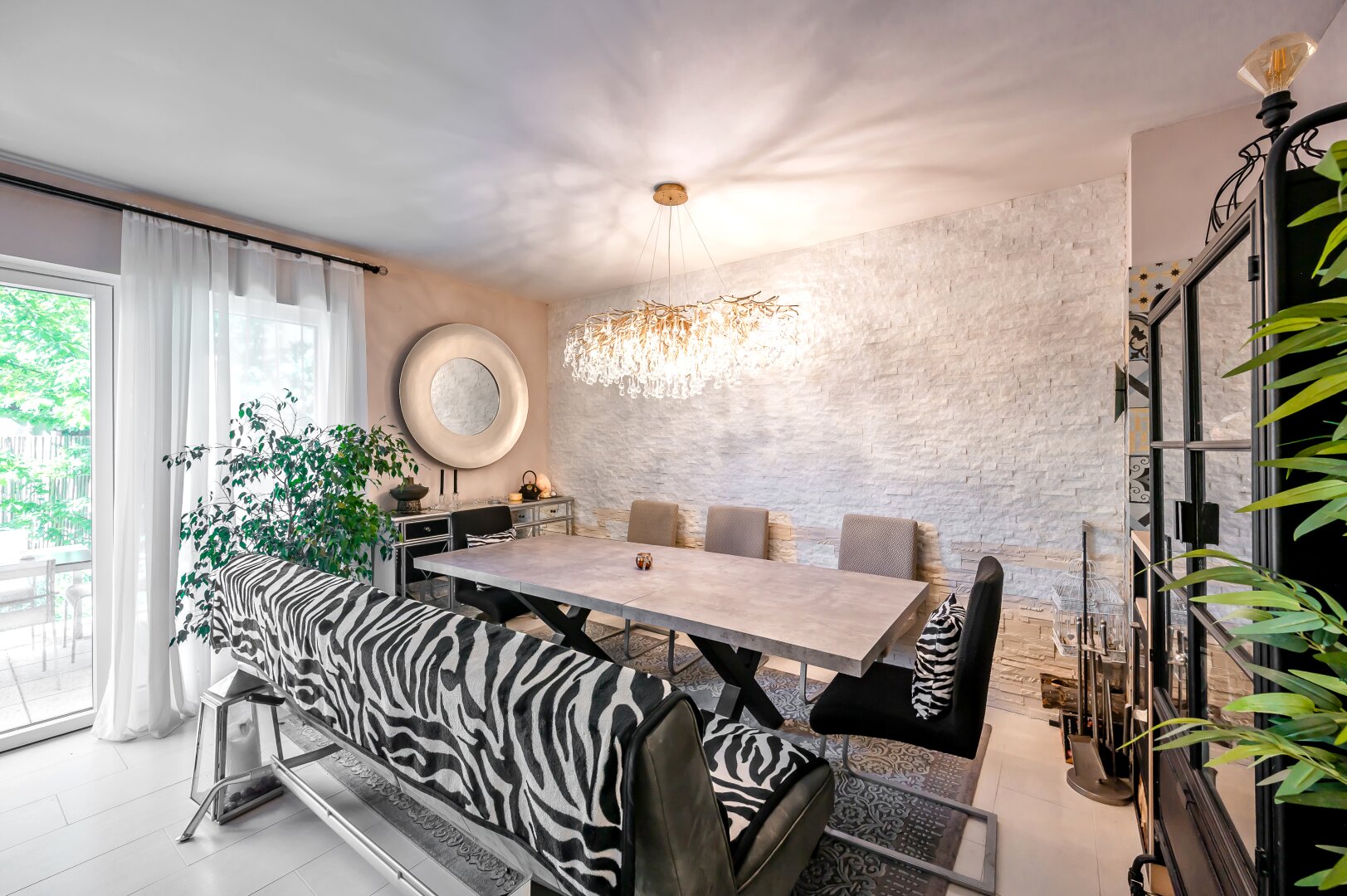 Viel Platz für die ganze Familie 194 m² NFL | eigener Garten | eigener KFZ Abstellplatz | ruhige Lage | Dachterrasse