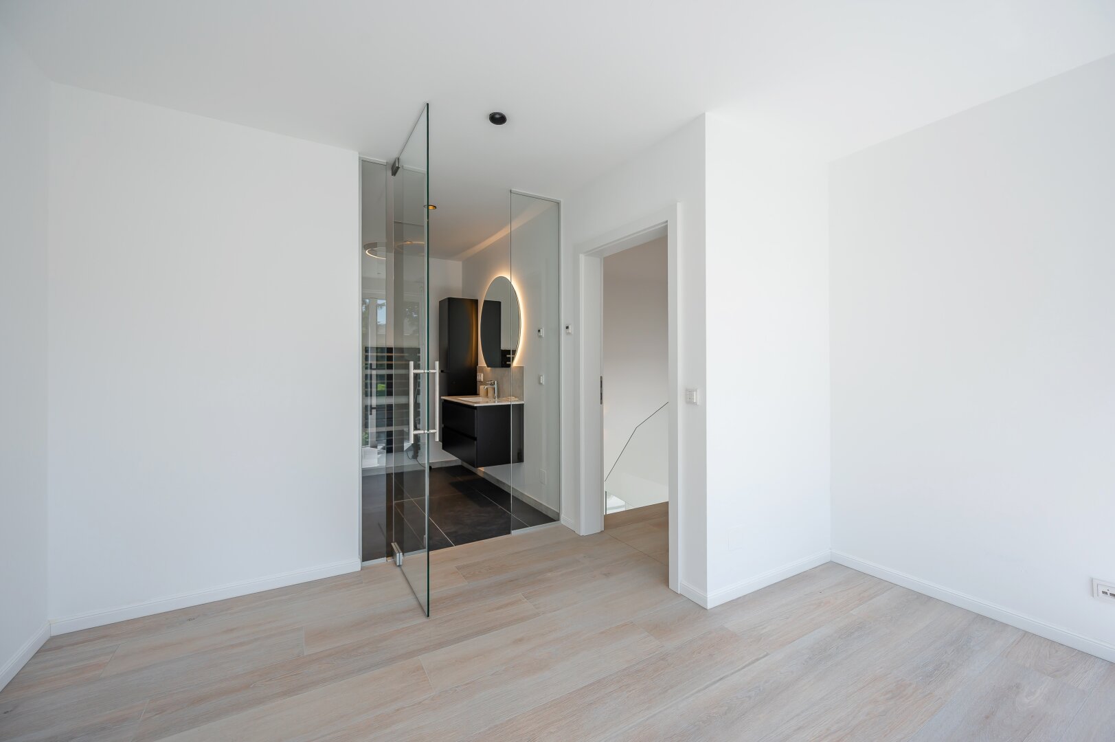 Schlafzimmer mit En-Suite-Badezimmer