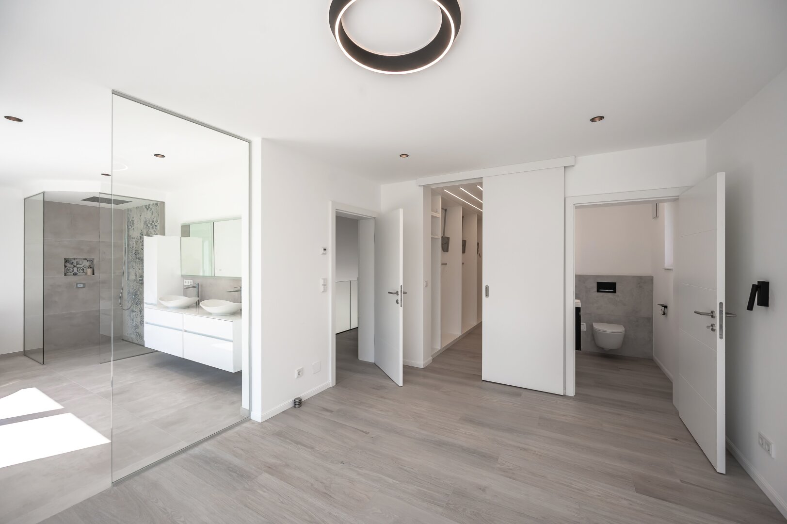 Master Bedroom mit En-Suite-Bad