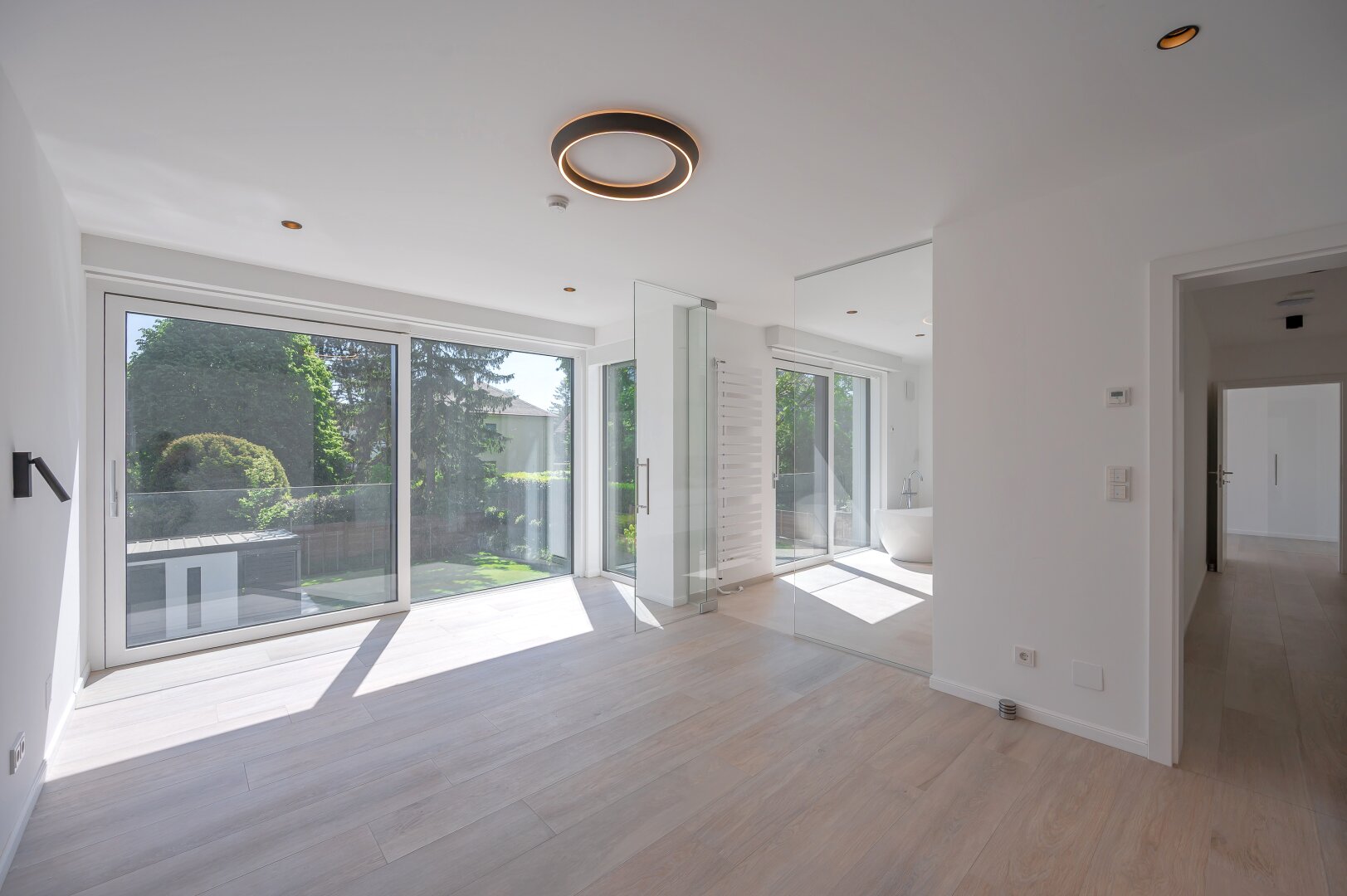 Master Bedroom mit En-Suite-Bad
