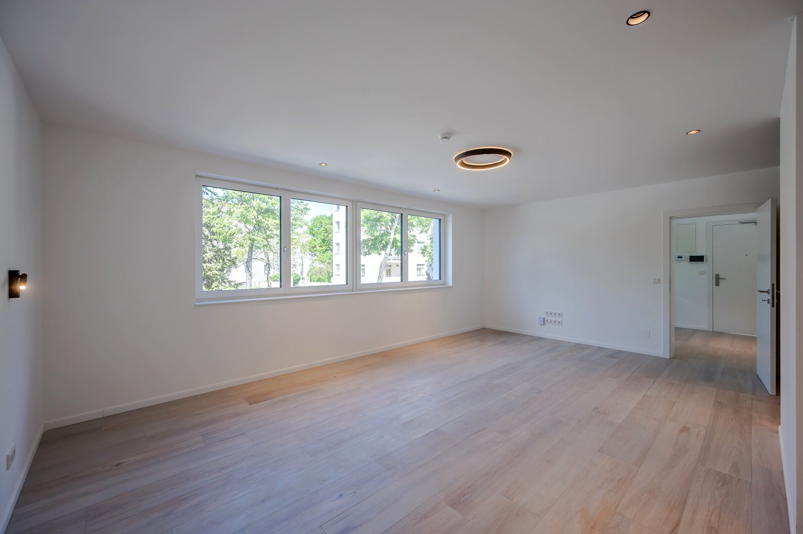Schlafzimmer mit En-Suite-Badezimmer