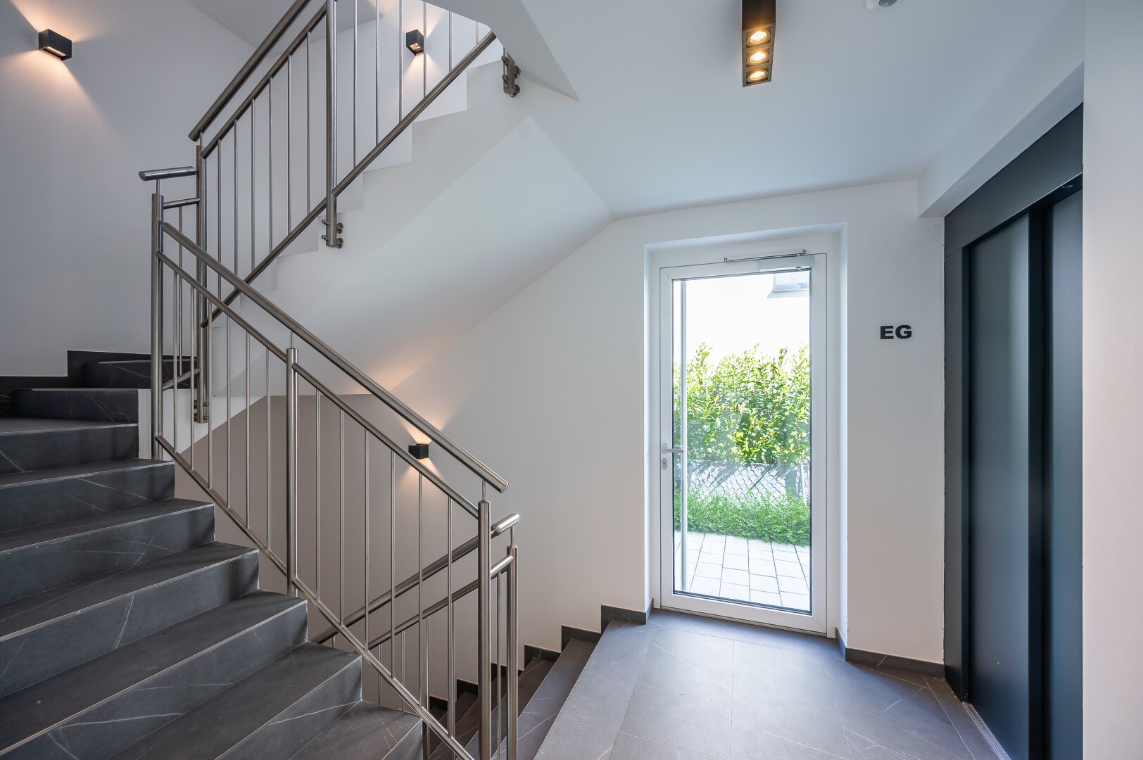 Stiegenhaus mit Lift