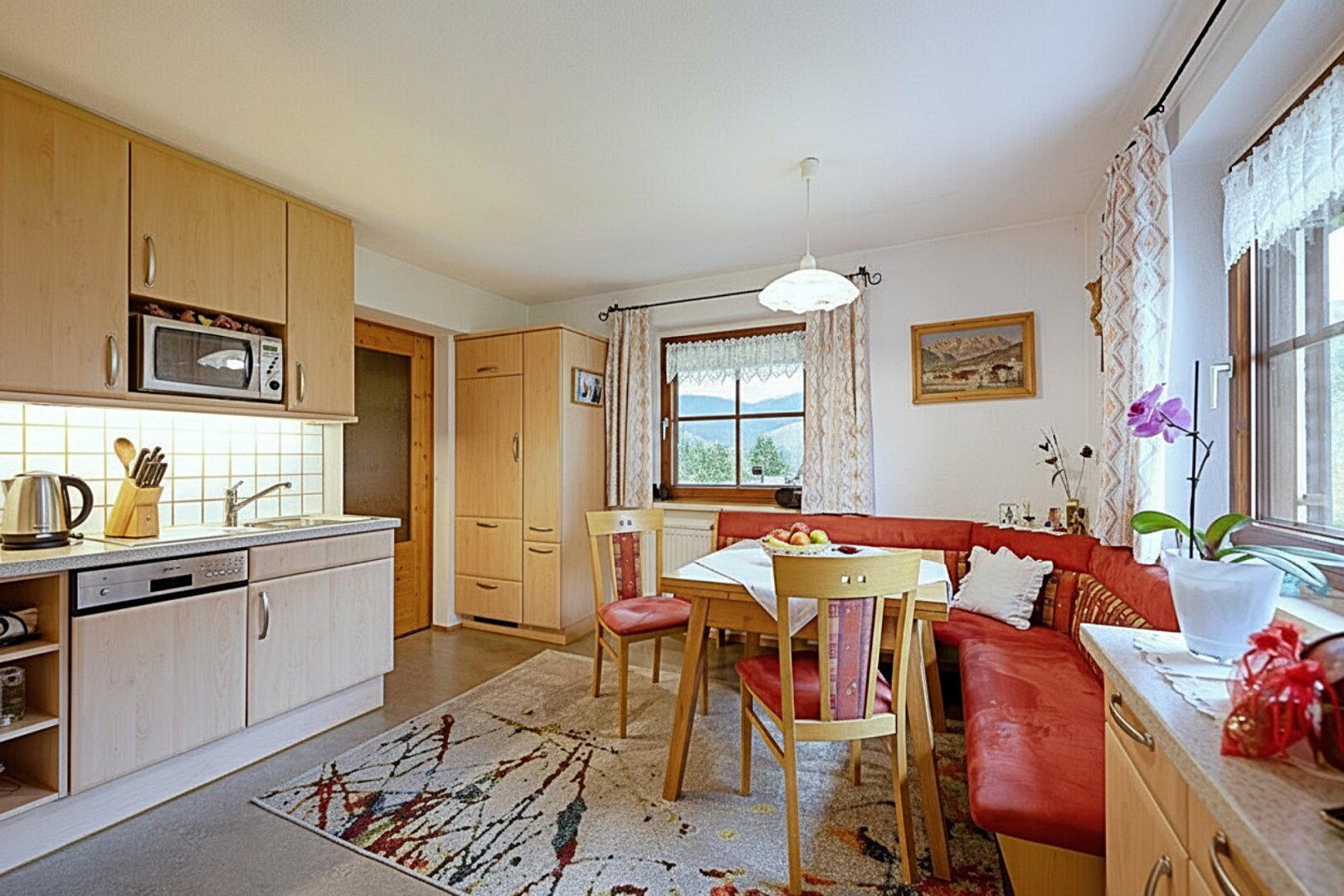 PREISREDUKTION! Charmantes Haus mit Einliegerwohnung und großem Grundstück in idyllischer Lage