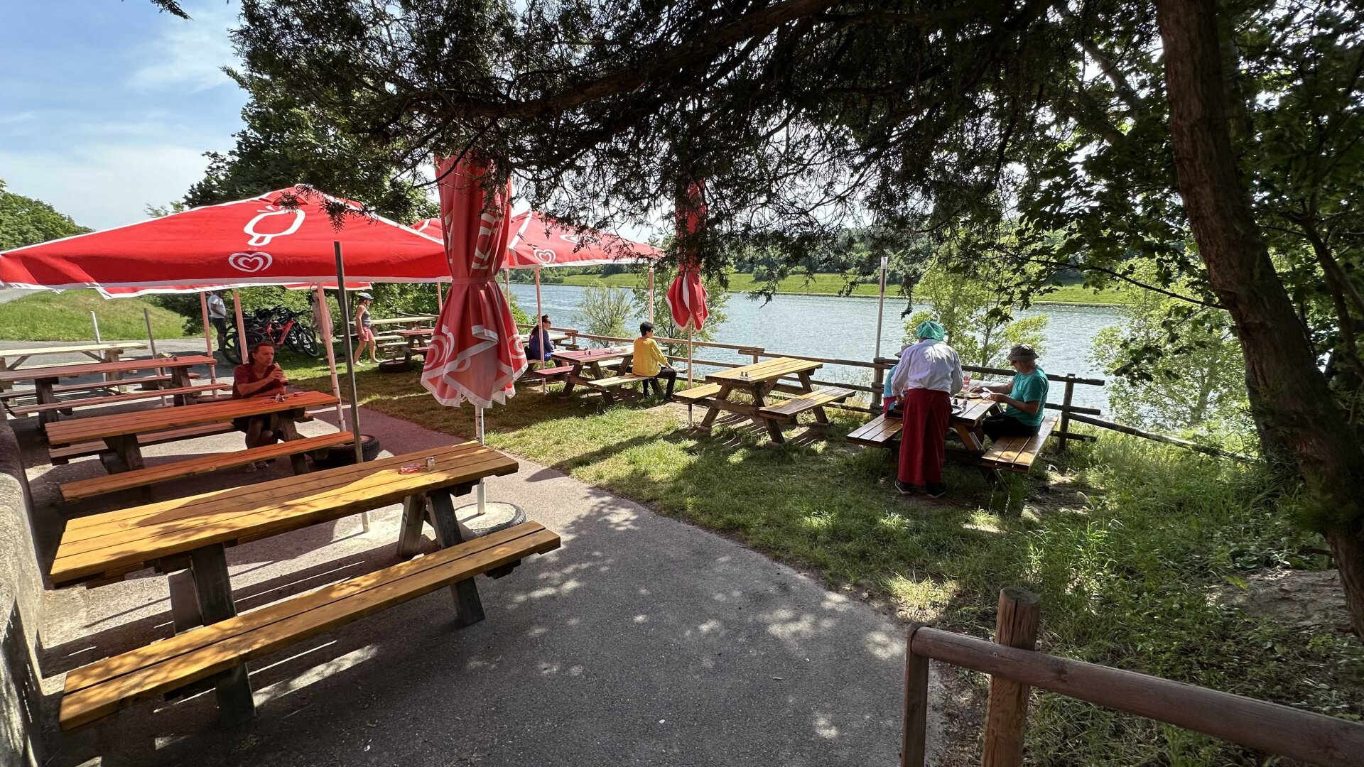 Restaurant + Wohnung - Freizeitoase an der neuen Donau (Sommerbetrieb)
