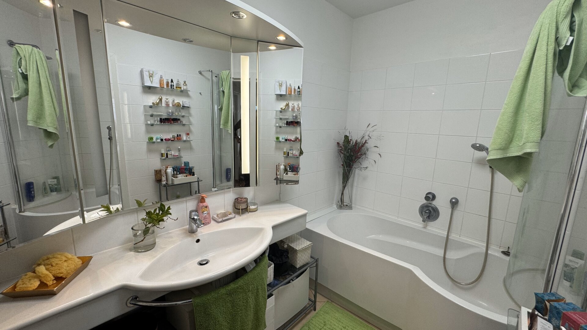 Moderne, ruhige Stadtwohnung mit Loggia und Tiefgaragenstellplatz!