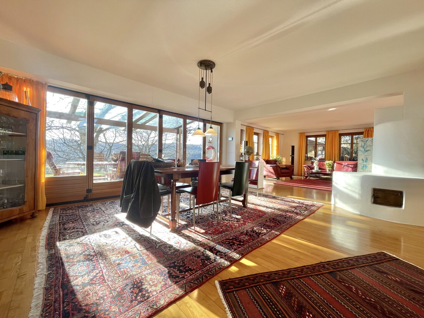 ANLAGE: Stilvolle Luxusvilla mit Weitblick
