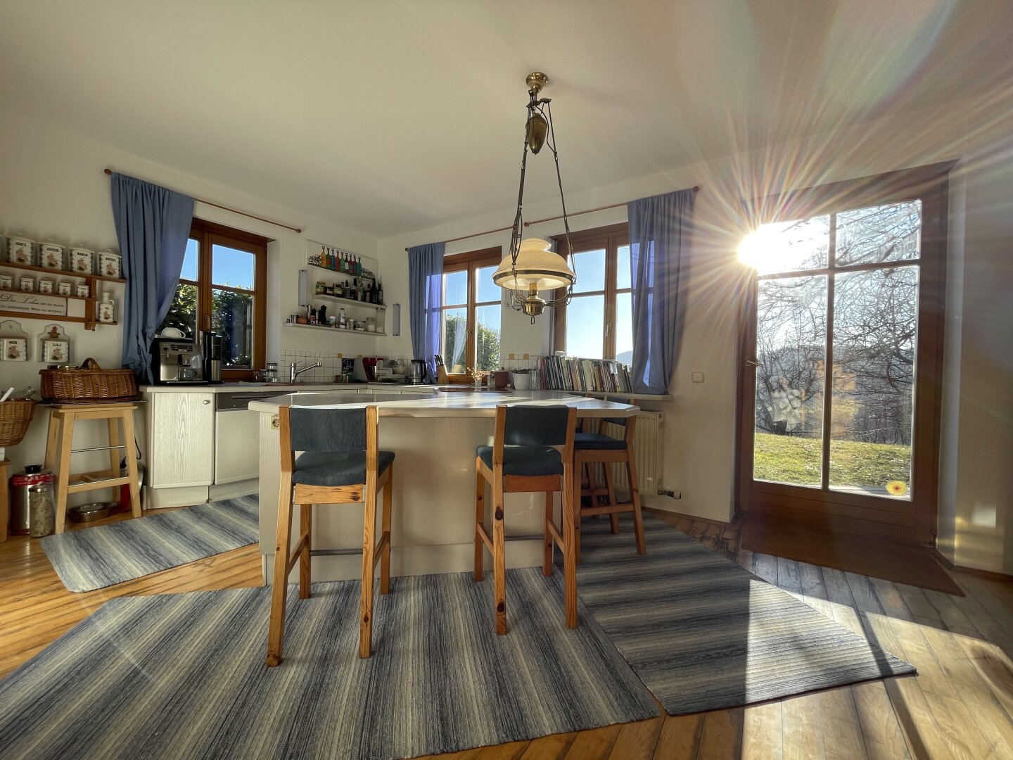 ANLAGE: Stilvolle Luxusvilla mit Weitblick