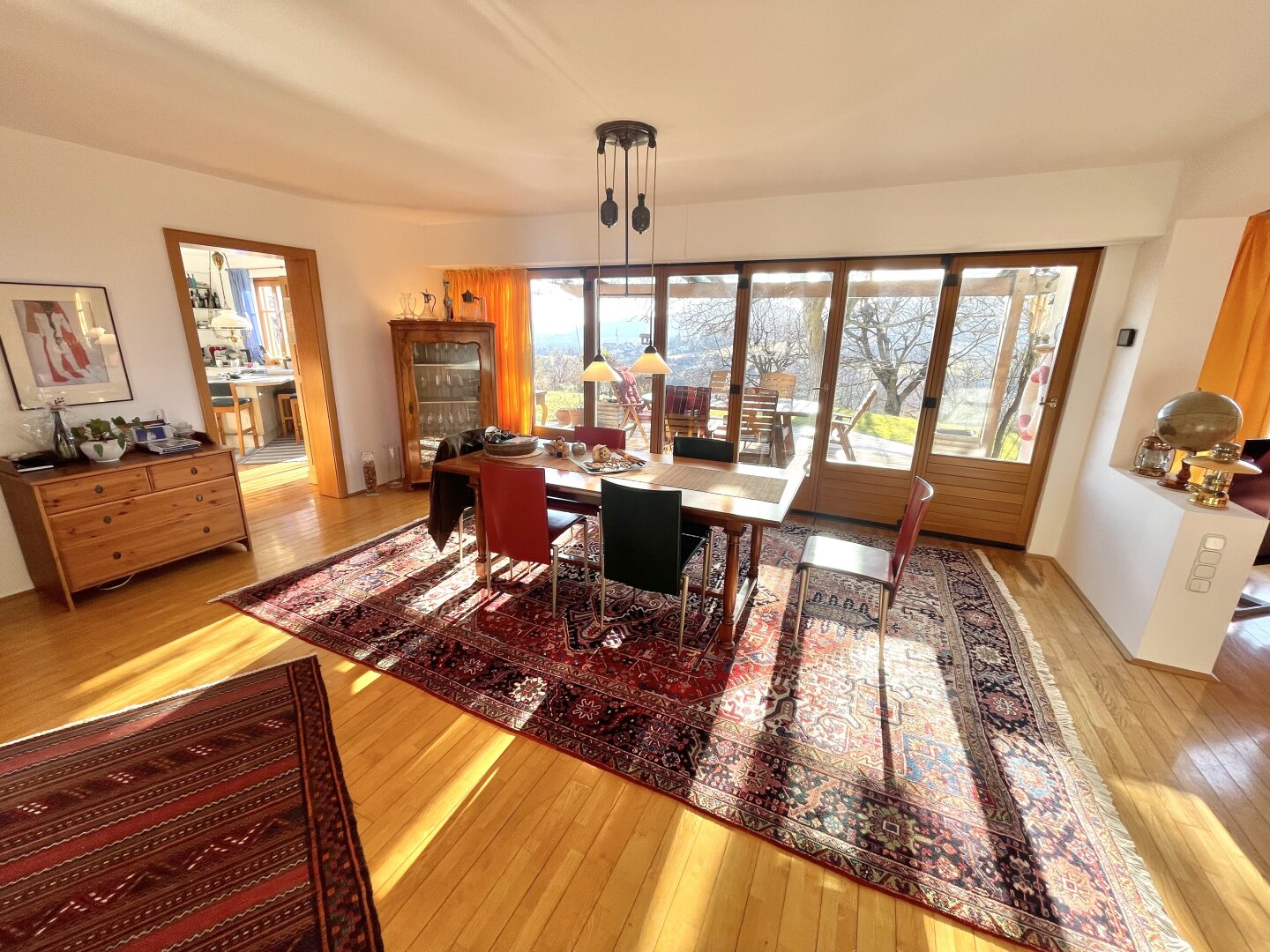 ANLAGE: Stilvolle Luxusvilla mit Weitblick