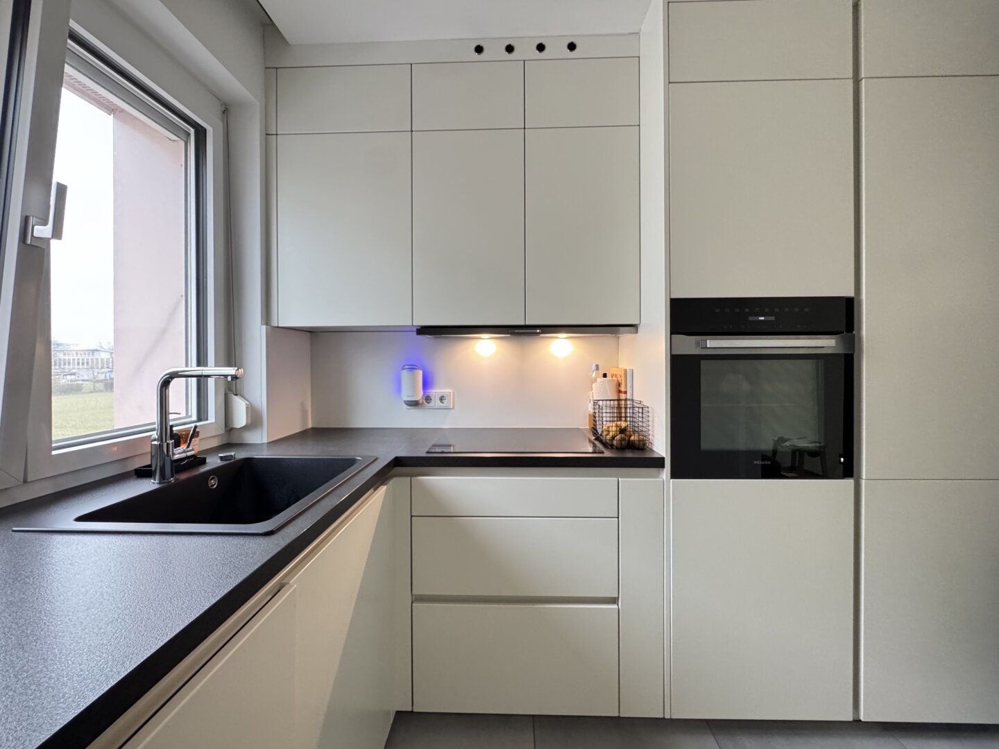 Design trifft Lebensqualität, vollsanierte Wohlfühlwohnung mit Balkon