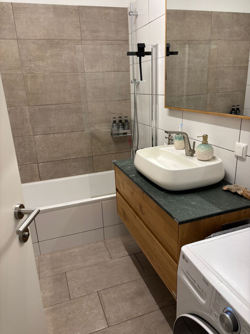 Barrierefreies Wohnglück mit Privatgarten: Ihr exklusiver Logenplatz im Herzen von Wels!