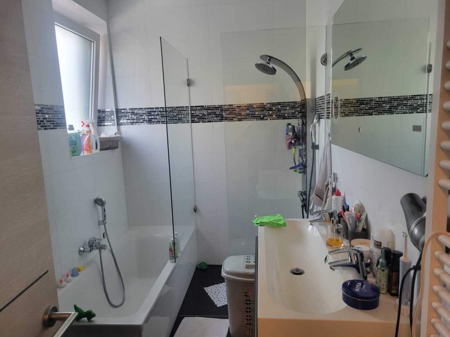 Gelungener Wohntraum mit Garten und Pool