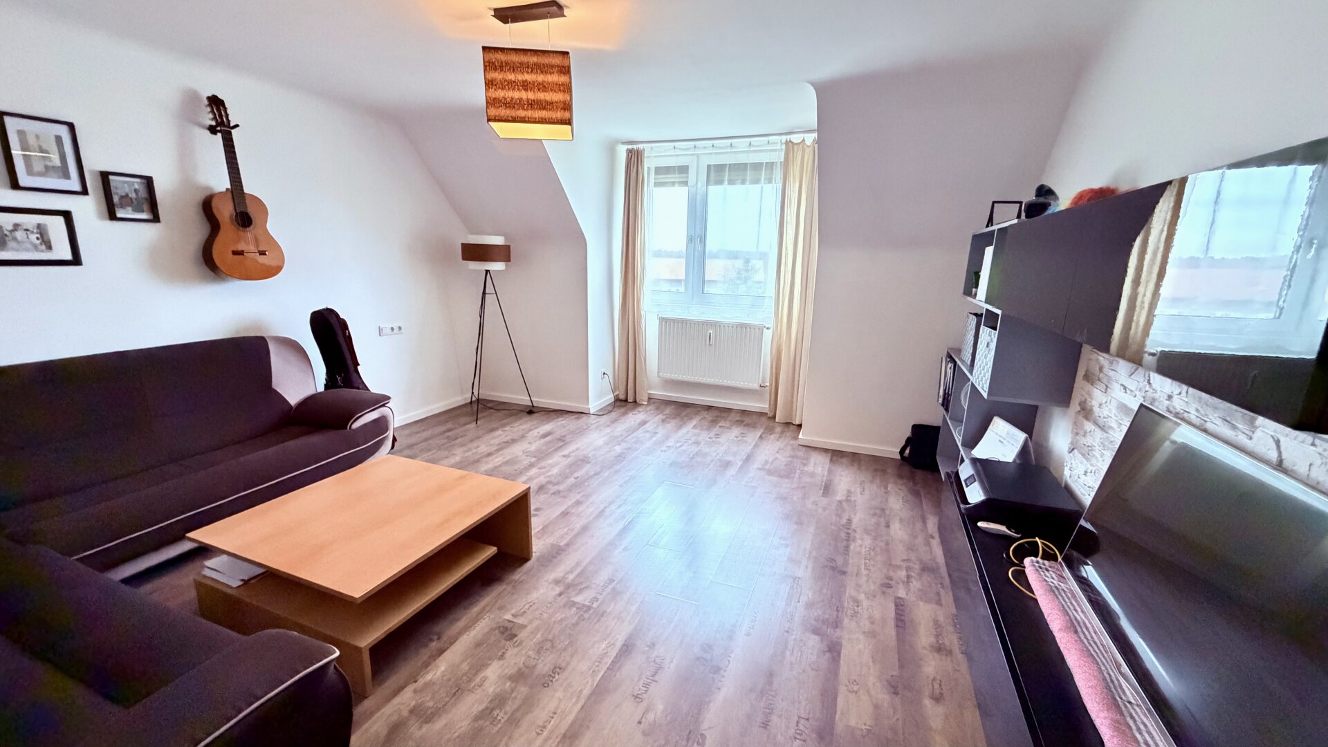 Neuwertige 3-Zimmer-Dachgeschosswohnung mit Gartenbenutzung