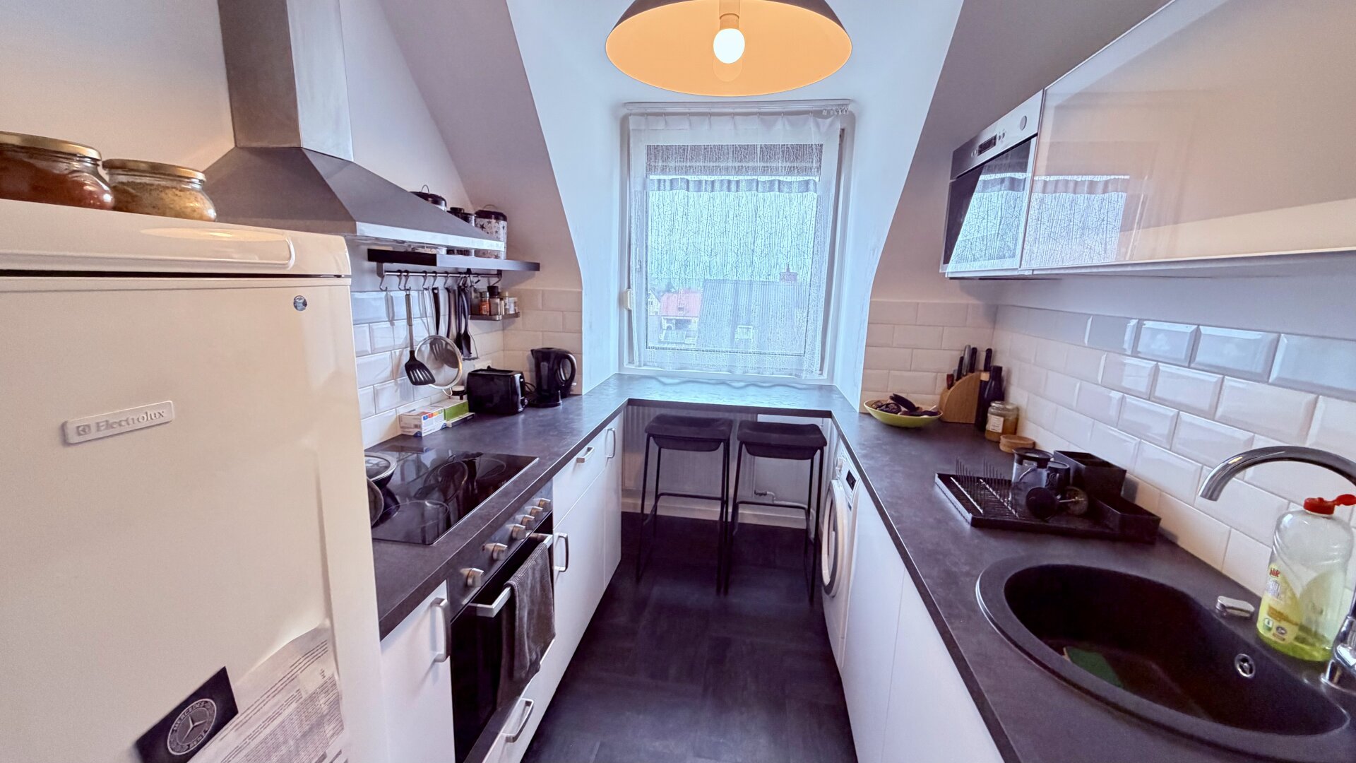 Neuwertige 3-Zimmer-Dachgeschosswohnung mit Gartenbenutzung