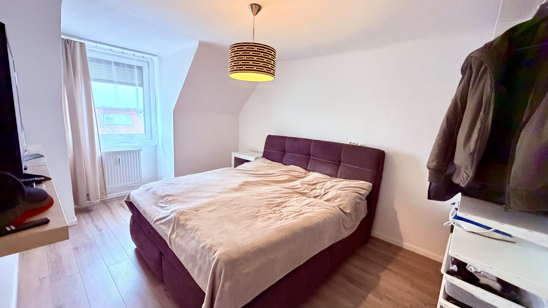 Neuwertige 3-Zimmer-Dachgeschosswohnung mit Gartenbenutzung
