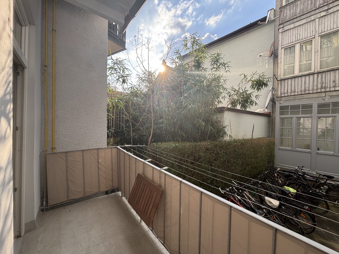 Modernisierter Altbau mit Abendsonne