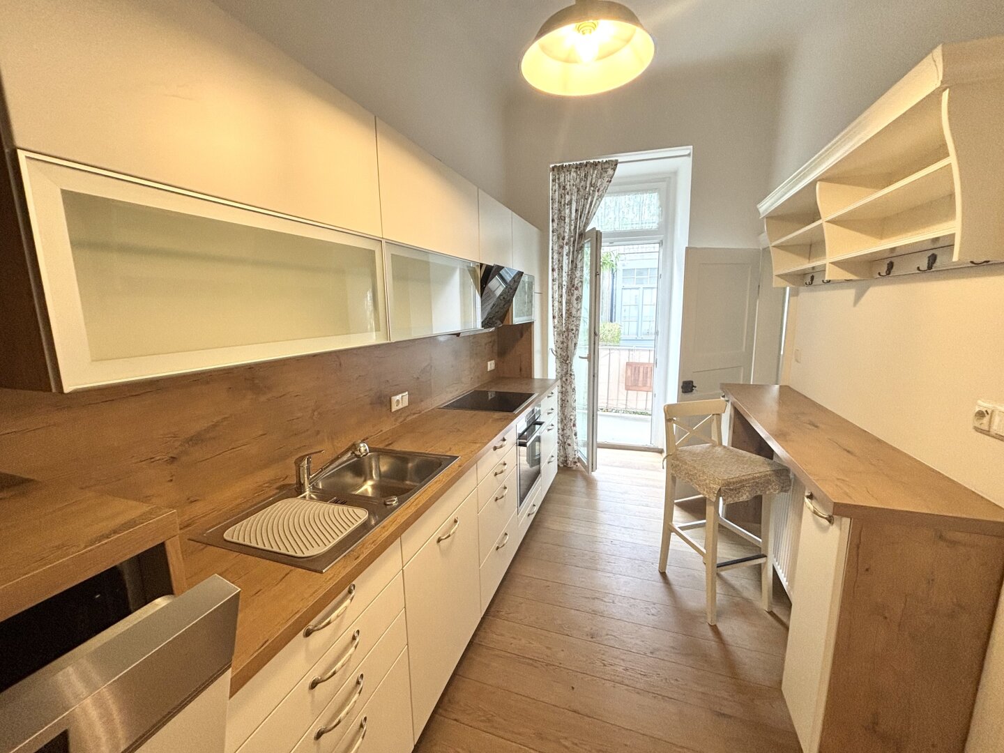 Modernisierter Altbau mit Abendsonne