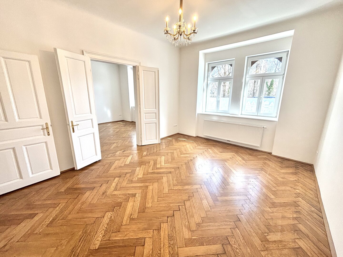 Modernisierter Altbau mit Abendsonne