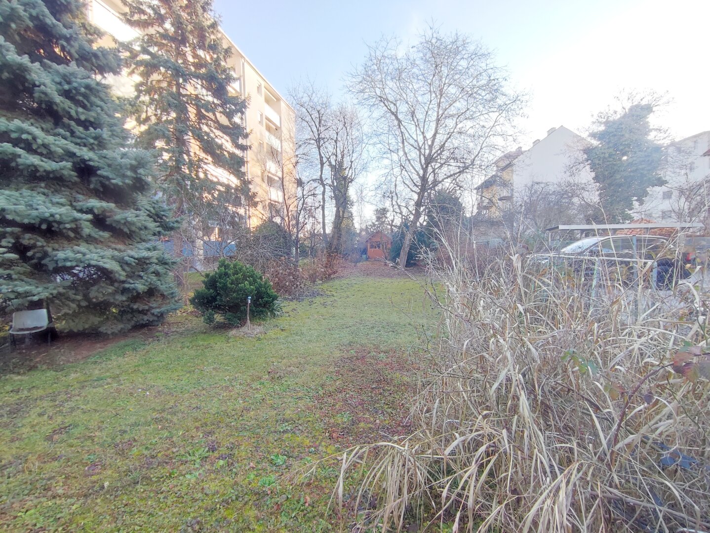 Ebener Baugrund in zentraler Lage!