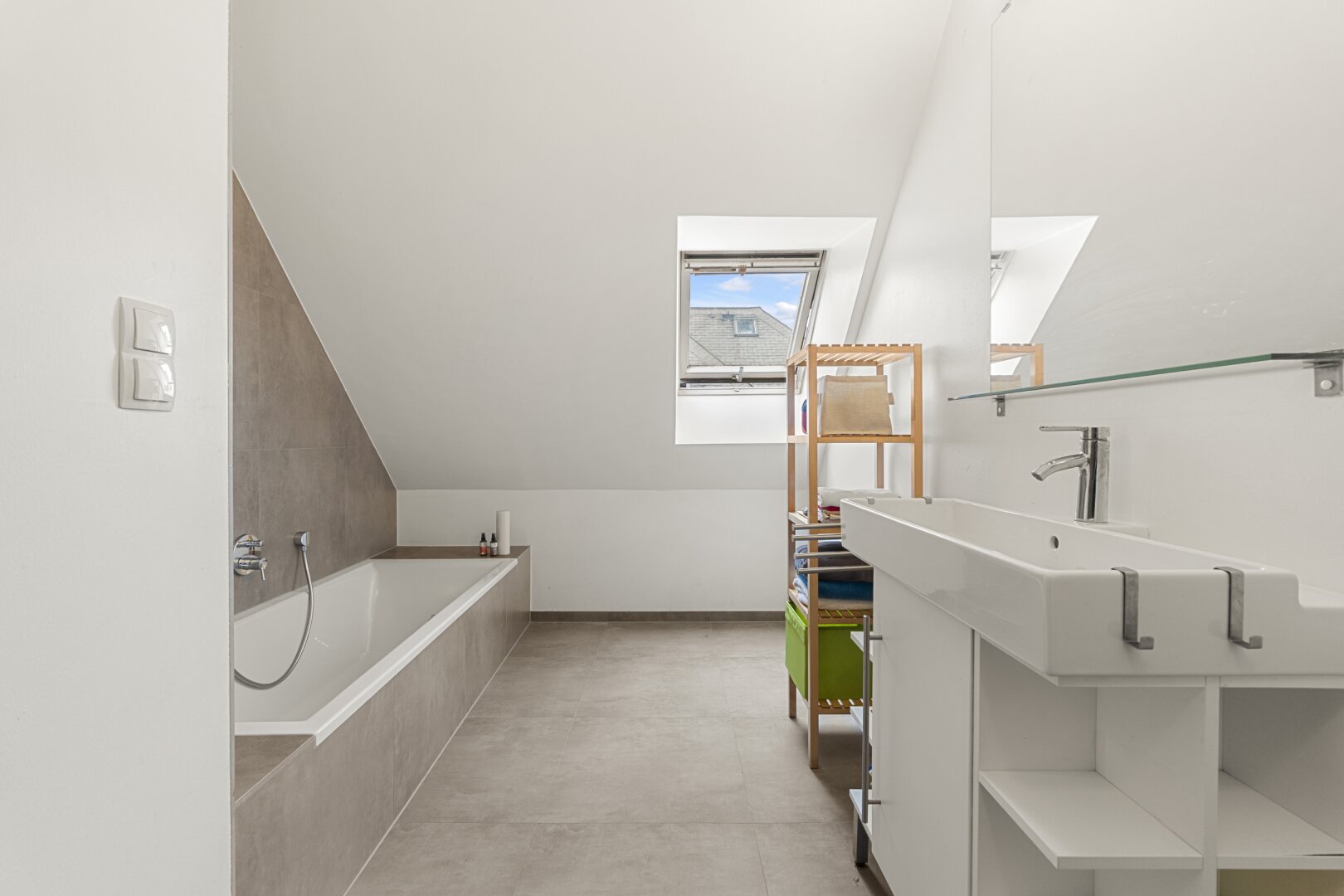 Badezimmer mit Badewanne