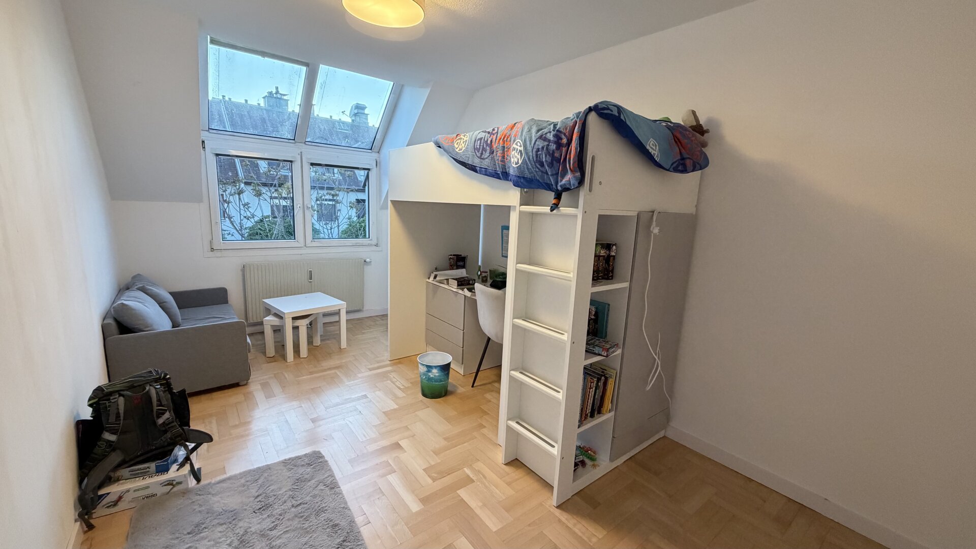 Großzügige 4-Zi-DG-Wohnung mit Terrasse & Garage