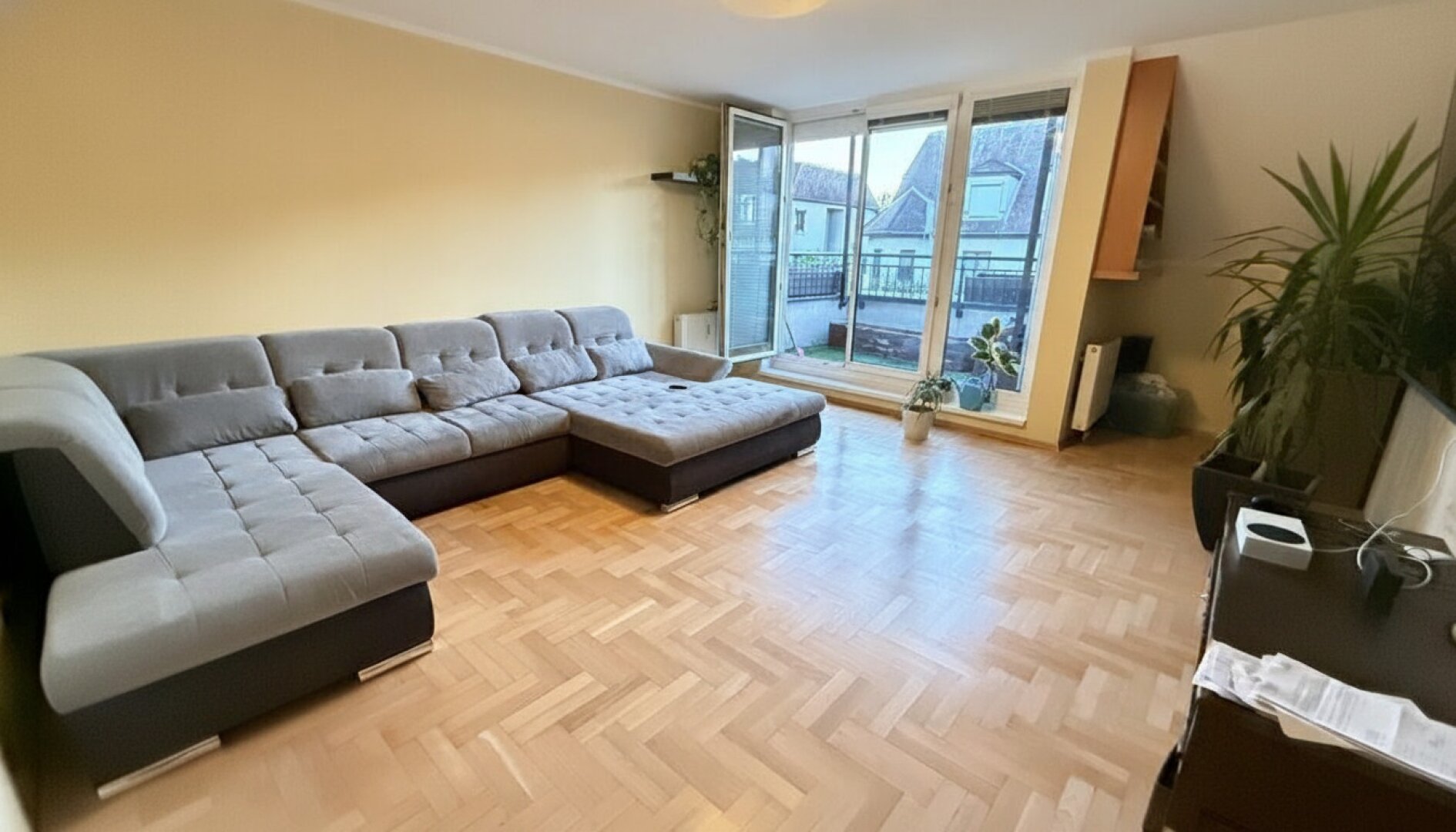 Großzügige 4-Zi-DG-Wohnung mit Terrasse & Garage