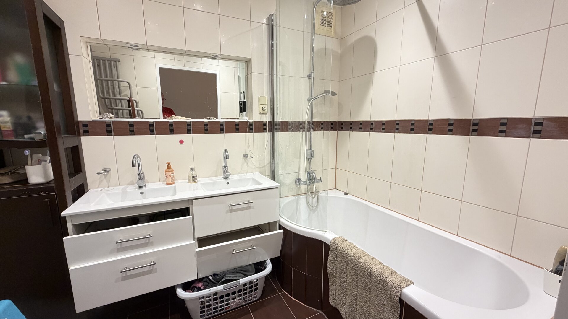 Großzügige 4-Zi-DG-Wohnung mit Terrasse & Garage