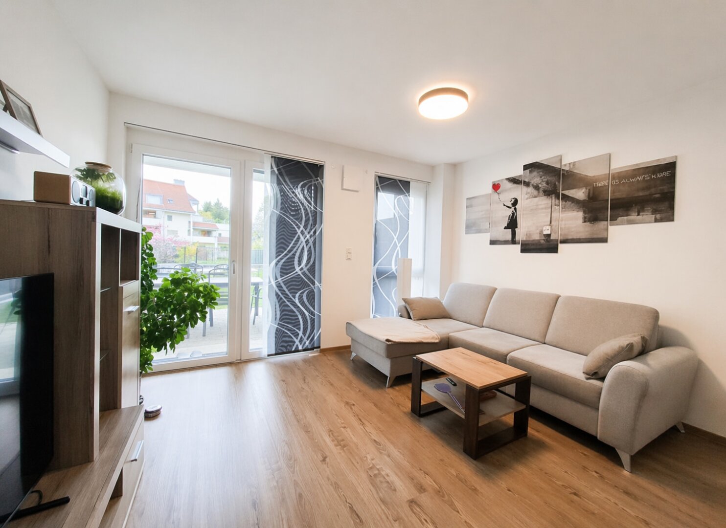 Moderne Terrassenwohnung mit privatem Garten