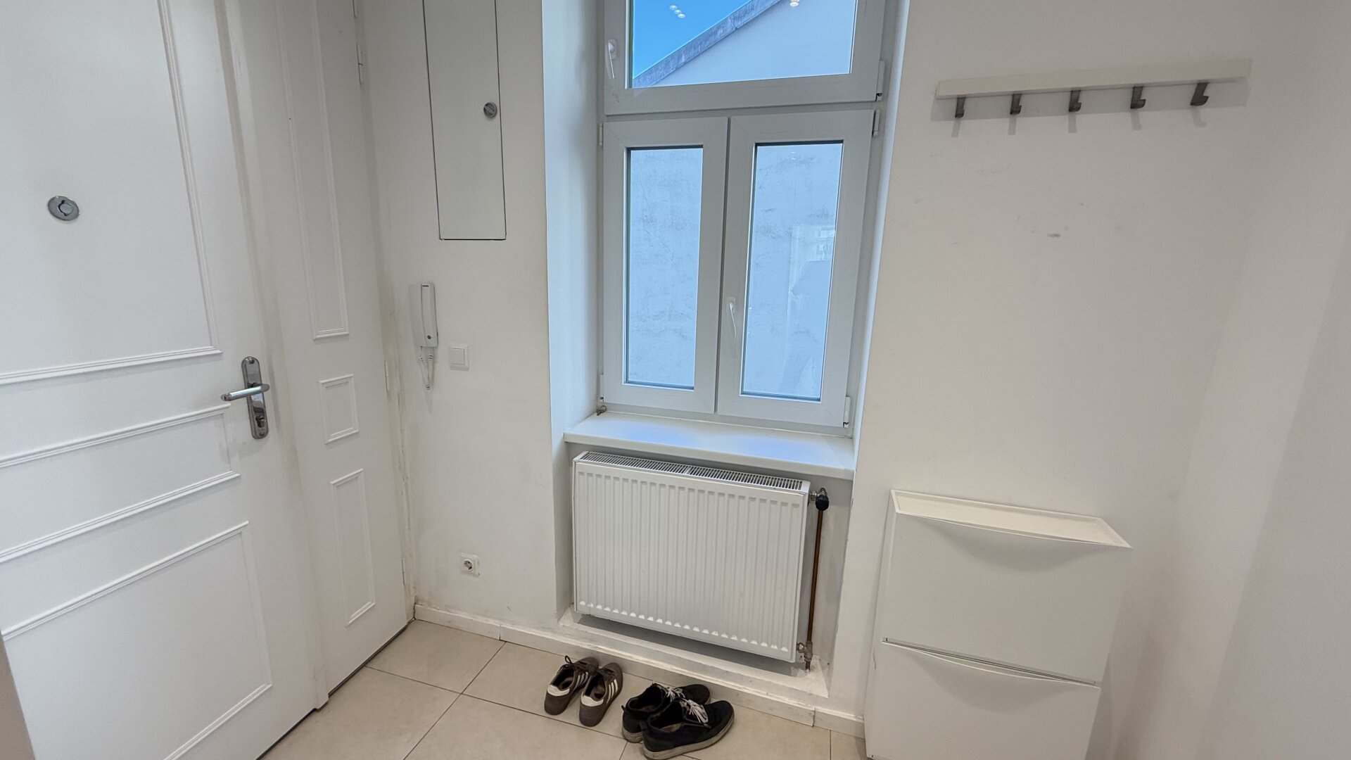 Ruhige, top-renovierte 2-Zimmer Wohnung im Hochparterre