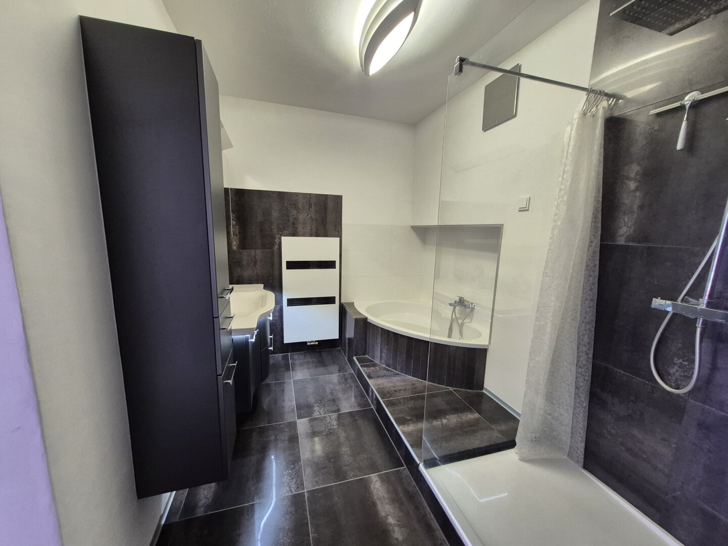NEUER PREIS: kernsanierte 3-Zimmer-Wohnung mit südseitiger Loggia