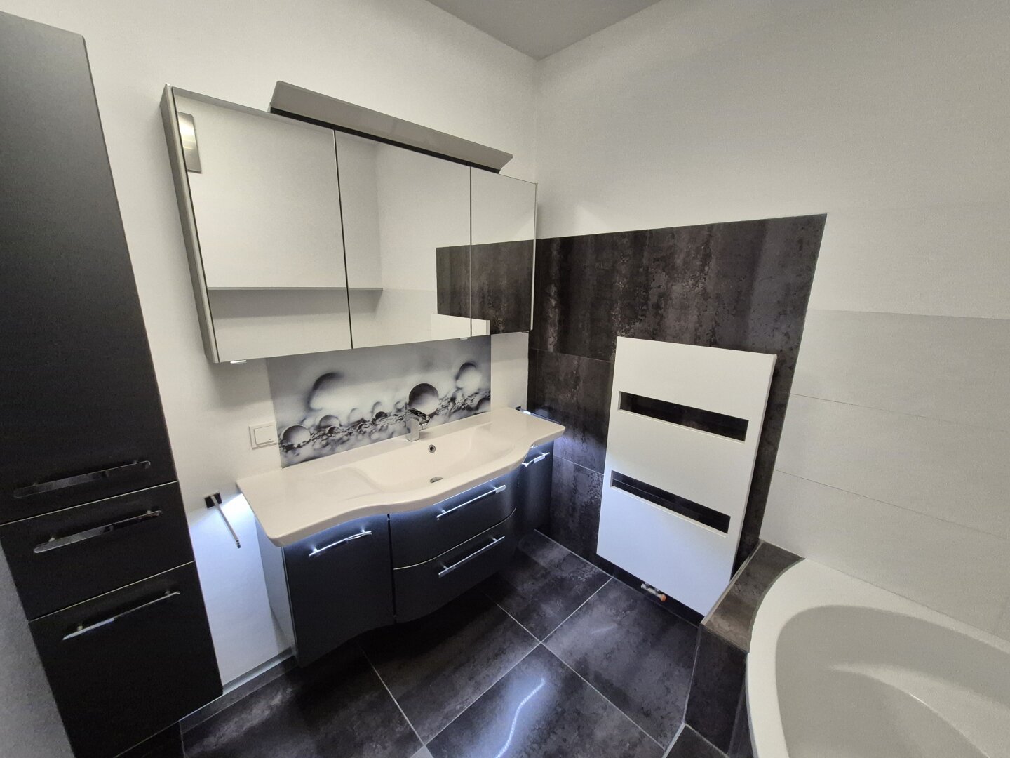 NEUER PREIS: kernsanierte 3-Zimmer-Wohnung mit südseitiger Loggia