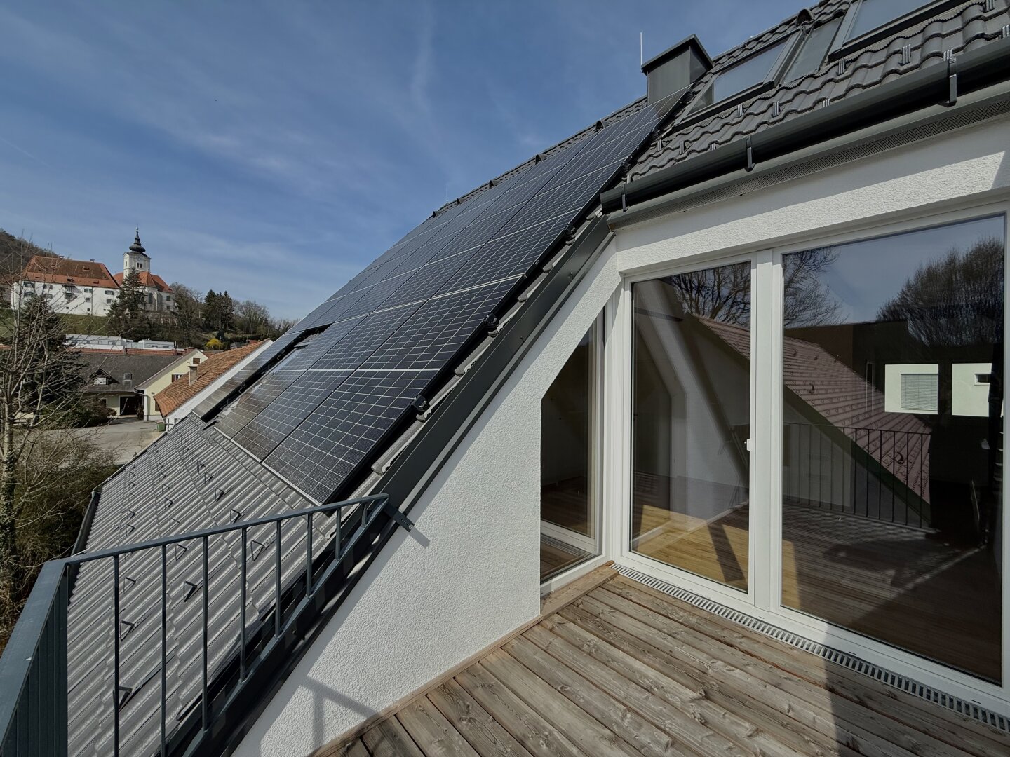 Bestlage: Charmanter Neubau mit sonnigem Westbalkon und Grünblick!