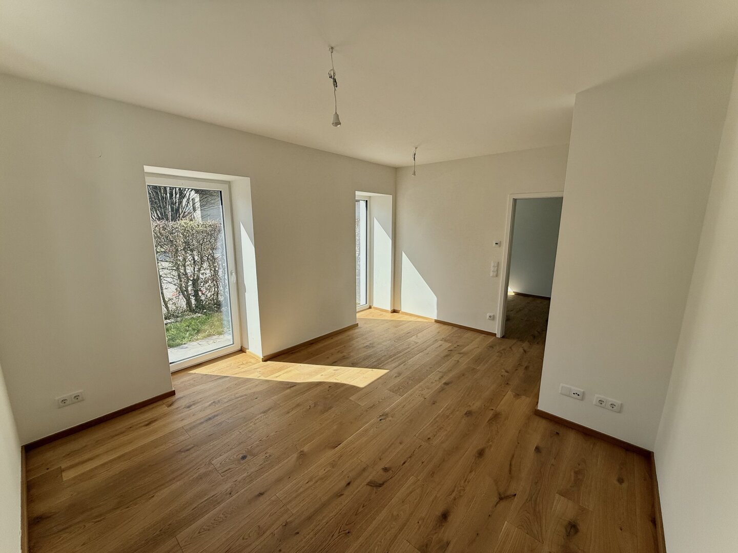 Lichtdurchflutete Erstbezugswohnung mit Garten!