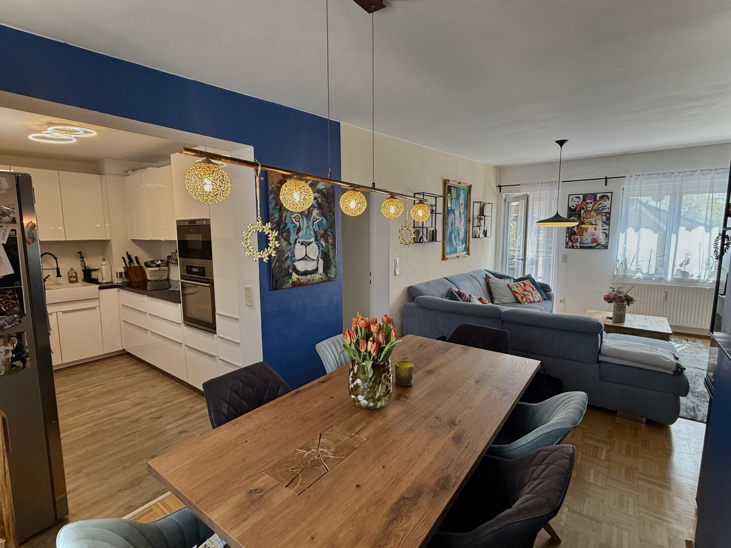 Moderne und lichtdurchflutete Wohnung in idealer Familienlage!