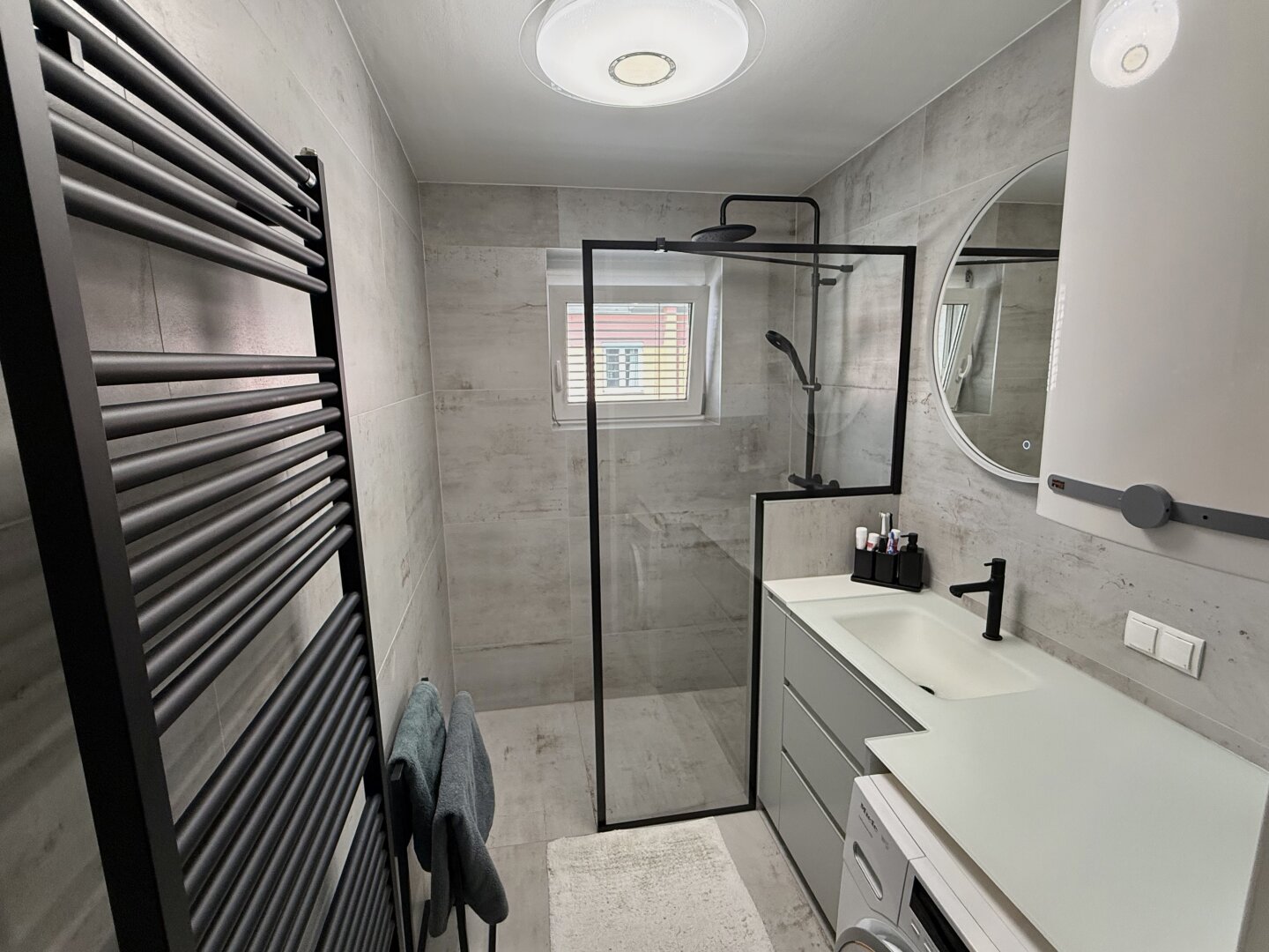 Moderne und lichtdurchflutete Wohnung in idealer Familienlage!